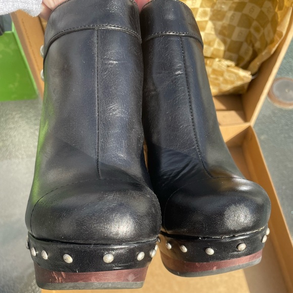 EUC/LIKE NEW UGG AMBROSIA WOODEN PLATFORM BOOTIES - Picture 6 of 8